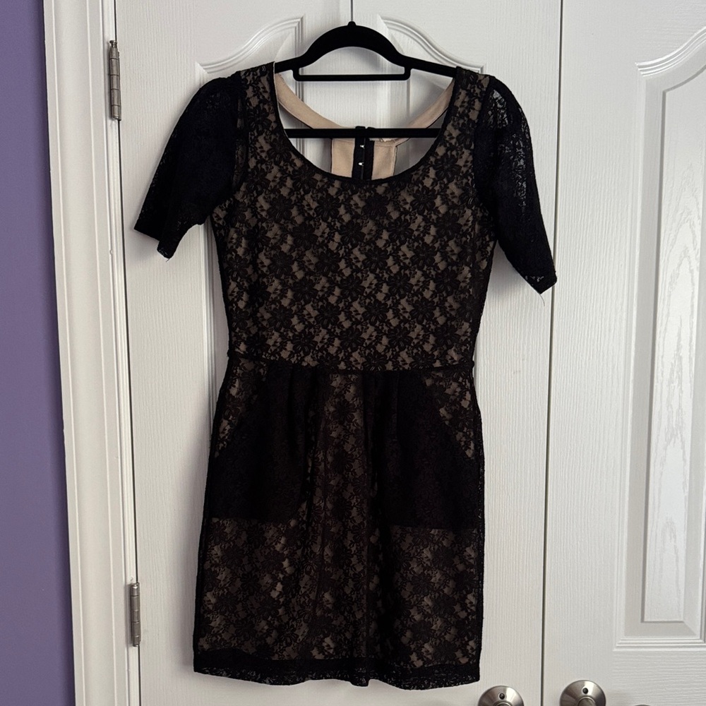 Chic Black Lace Mini Dress